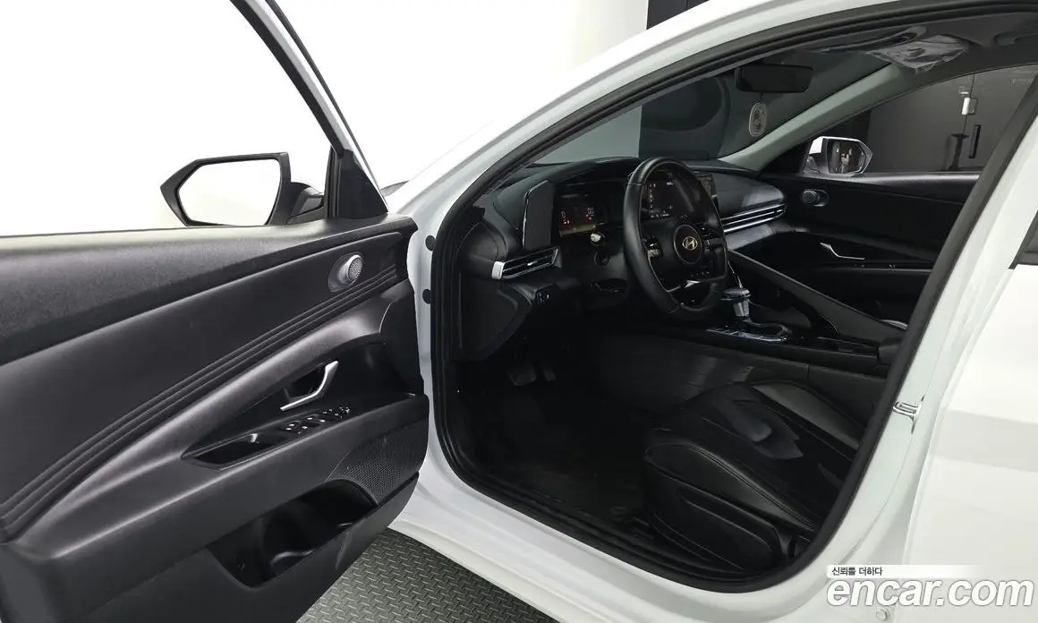 Hyundai Avante 2024 1.6 автомат (гидро), фото 13