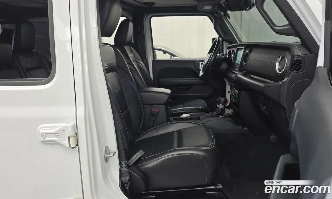 Jeep Wrangler 2019 2.0 автомат (гидро), фото 16 Jeep Wrangler 2019 2.0 автомат (гидро), фото 16