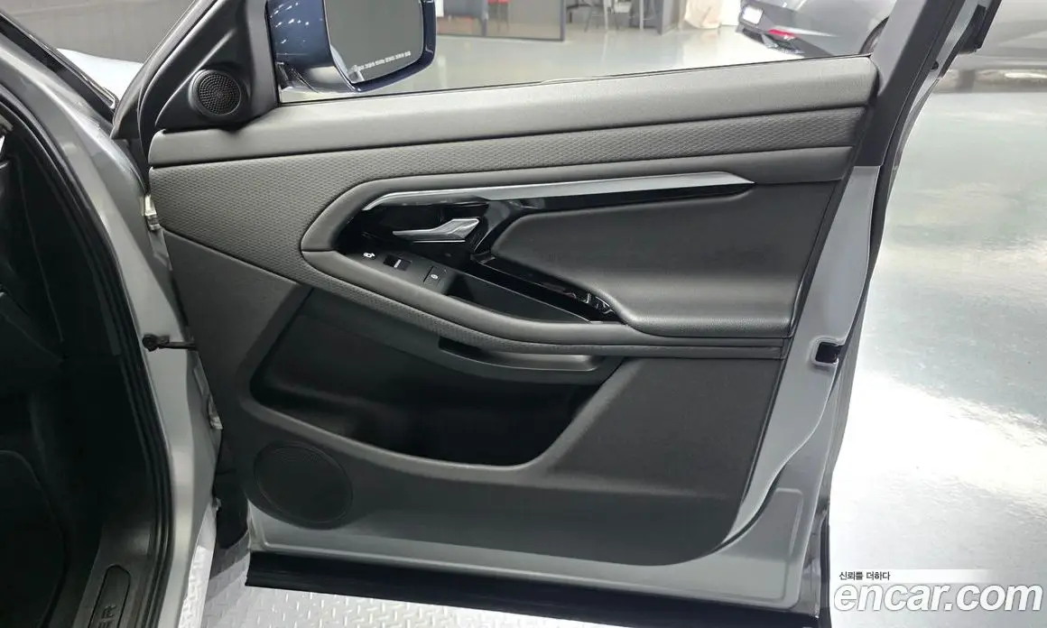 Land Rover Range Rover Evoque 2020 2.0 автомат (гидро), фото 15