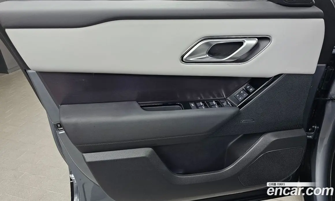 Land Rover Range Rover Velar 2025 2.0 автомат (гидро), фото 13