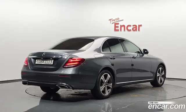 Mercedes-Benz E-Class 2017 2.0 автомат (гидро), миниатюра 2