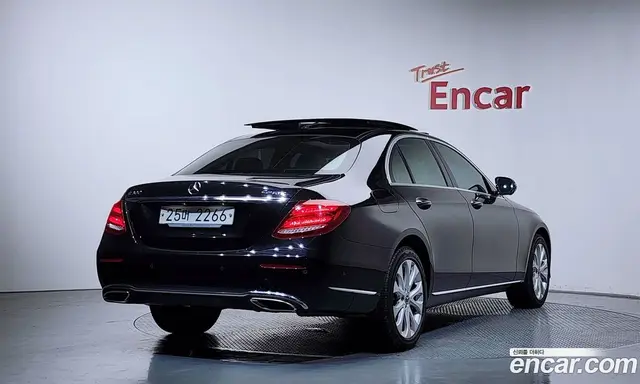 Mercedes-Benz E-Class, 2019, 75 039 км