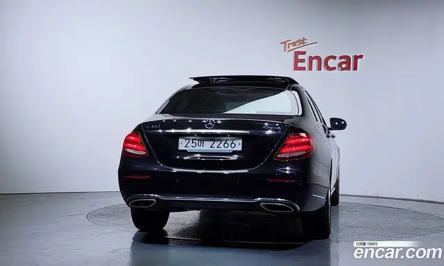 Mercedes-Benz E-Class 2019 2.0 автомат (гидро), миниатюра 3 Mercedes-Benz E-Class 2019 2.0 автомат (гидро), миниатюра 3