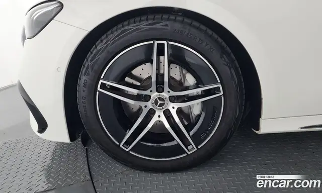 Mercedes-Benz E-Class 2025 2.0 автомат (гидро), миниатюра 4