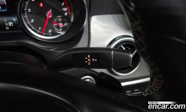 Mercedes-Benz GLA-Class 2018 2.0 автомат (гидро), миниатюра 11