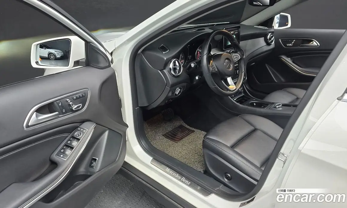 Mercedes-Benz GLA-Class 2018 2.0 автомат (гидро), фото 12