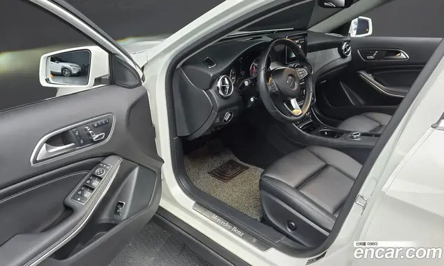 Mercedes-Benz GLA-Class 2018 2.0 автомат (гидро), миниатюра 12