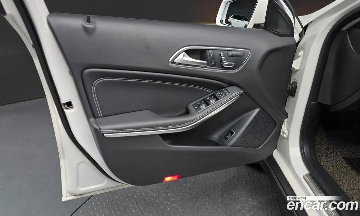 Mercedes-Benz GLA-Class 2018 2.0 автомат (гидро), фото 13