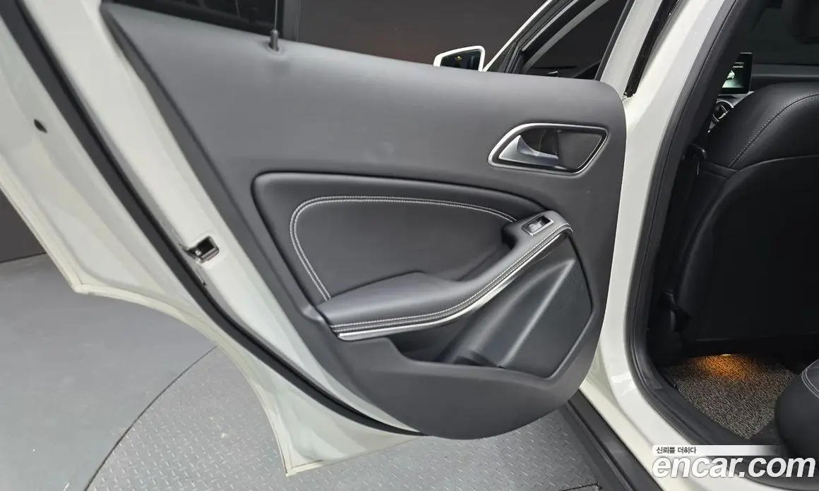 Mercedes-Benz GLA-Class 2018 2.0 автомат (гидро), фото 14