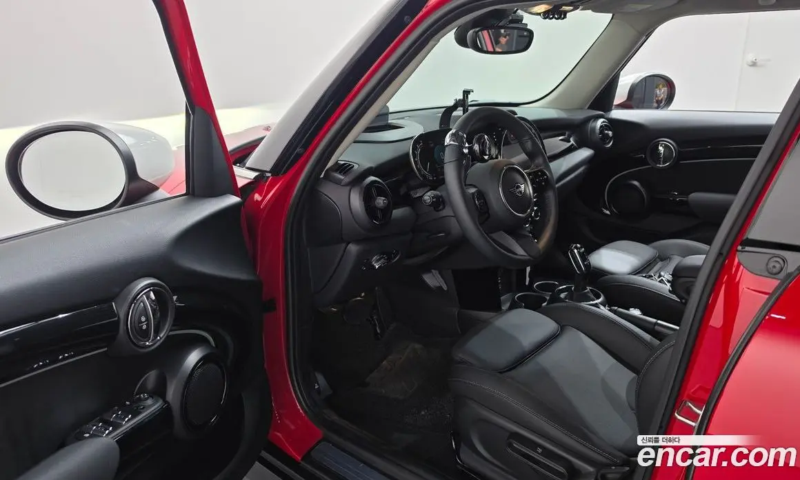 Mini Cooper 2023 1.5 автомат (гидро), фото 13