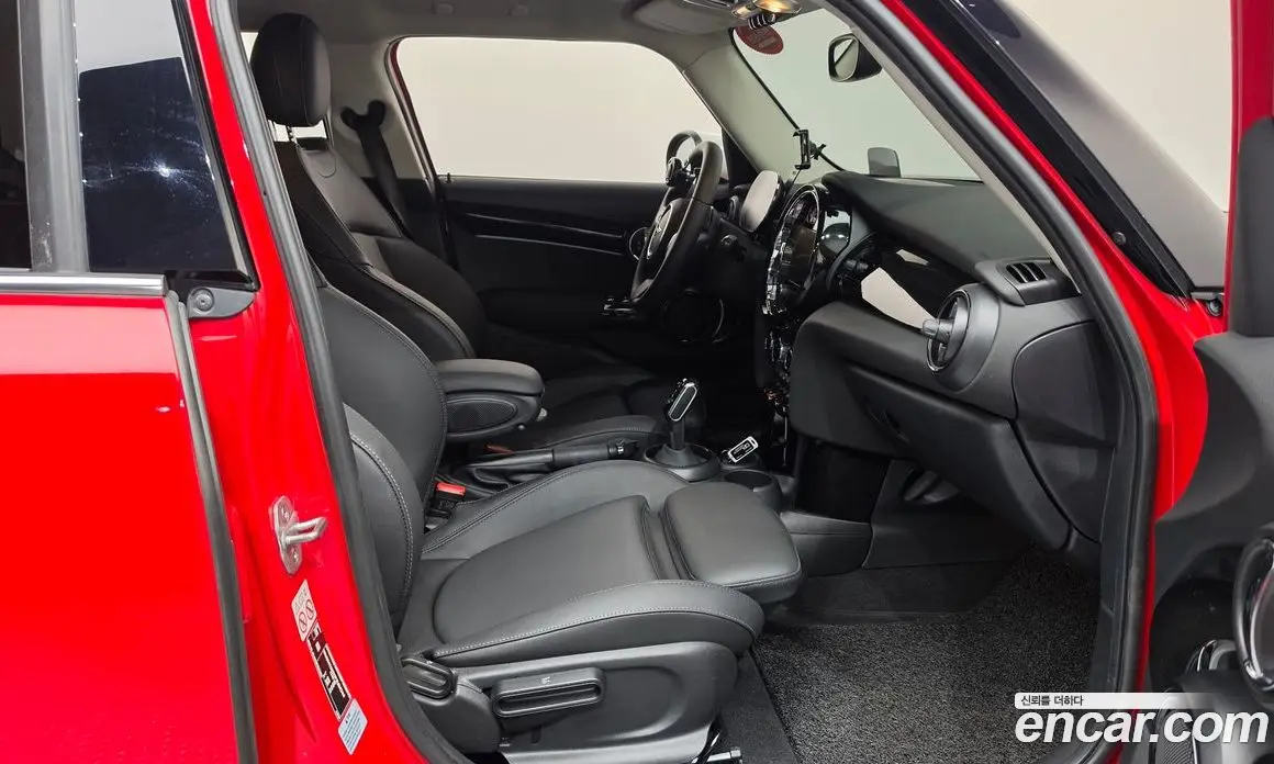 Mini Cooper 2023 1.5 автомат (гидро), фото 16