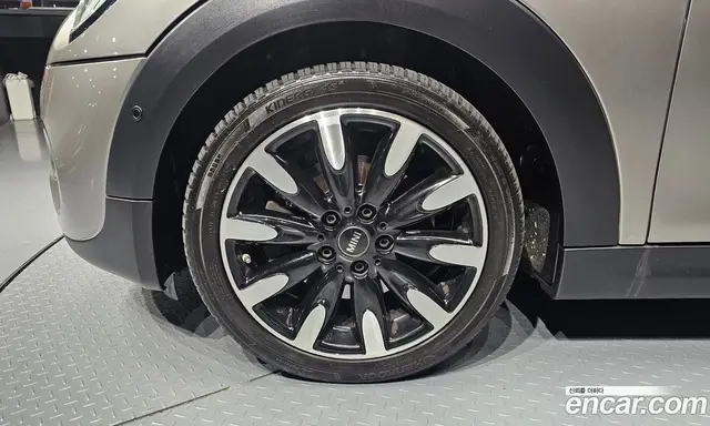 Mini Cooper Convertible 2019 2.0 автомат (гидро), миниатюра 5