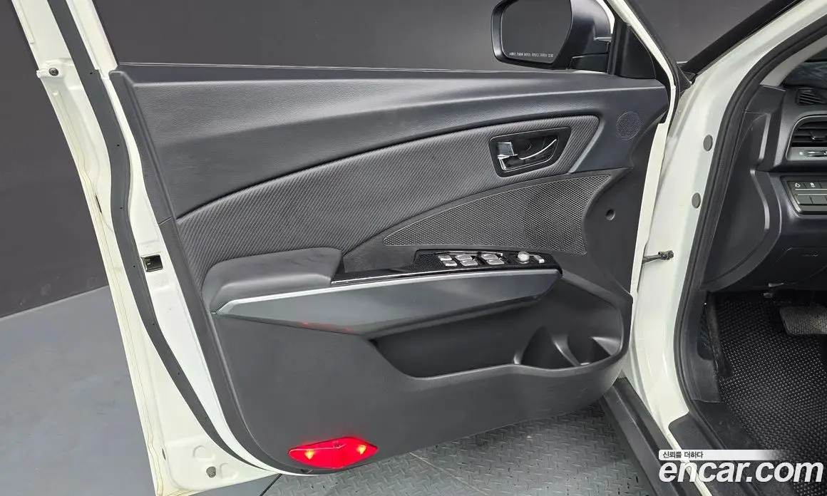 SsangYong TIBOLI 2018 1.6 автомат (гидро), фото 14