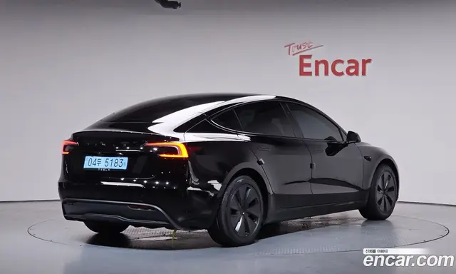 Tesla Model 3, 2025, 4 859 км