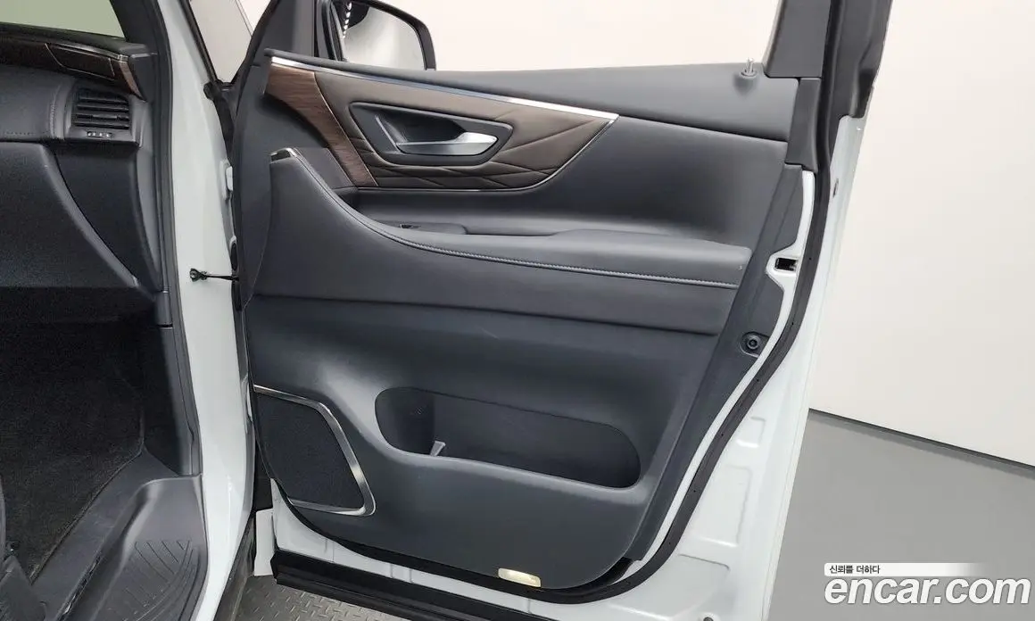 Toyota Alphard 2024 2.5 автомат (гидро), фото 14