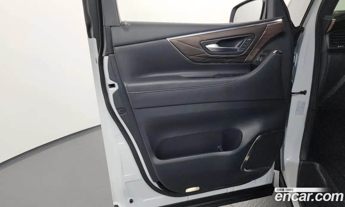 Toyota Alphard 2024 2.5 автомат (гидро), фото 15