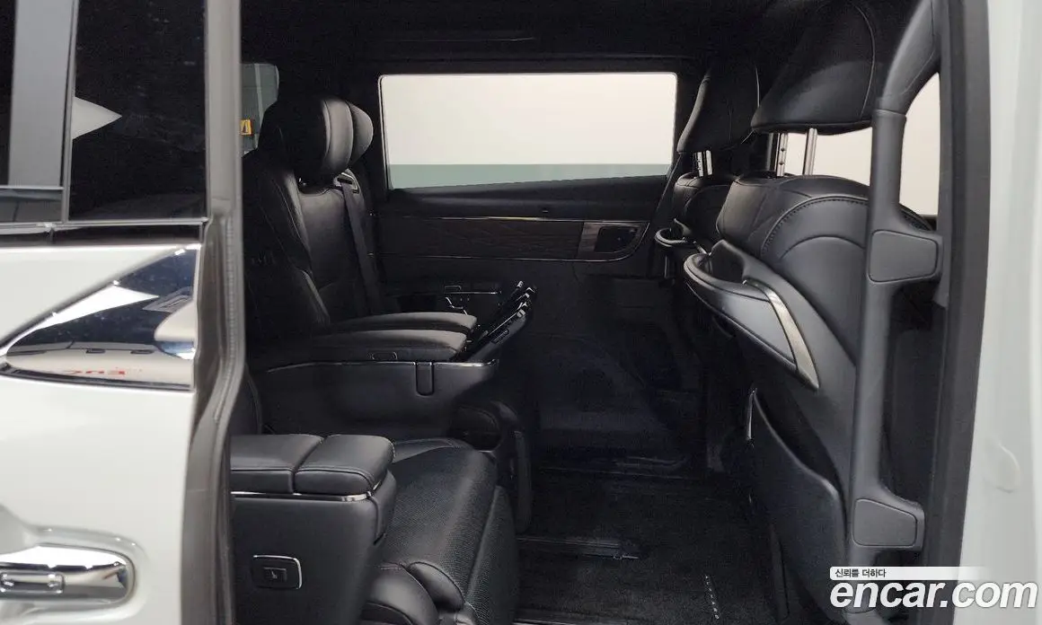 Toyota Alphard 2024 2.5 автомат (гидро), фото 17