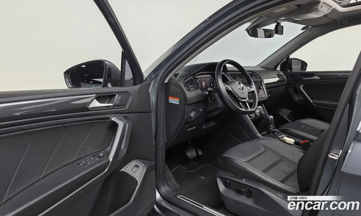 Volkswagen Tiguan 2018 2.0 автомат (гидро), фото 13