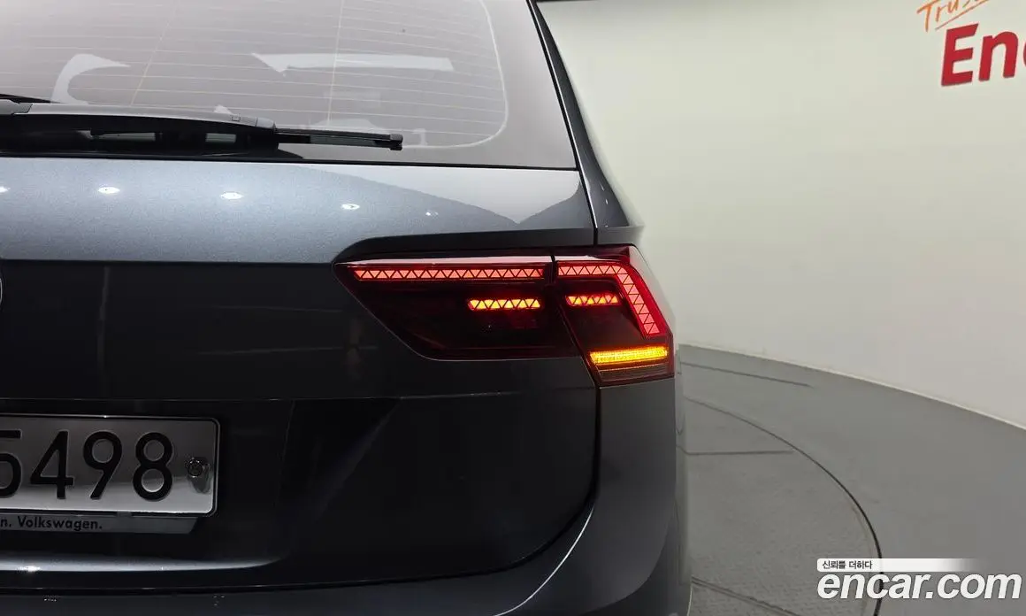 Volkswagen Tiguan 2018 2.0 автомат (гидро), фото 9