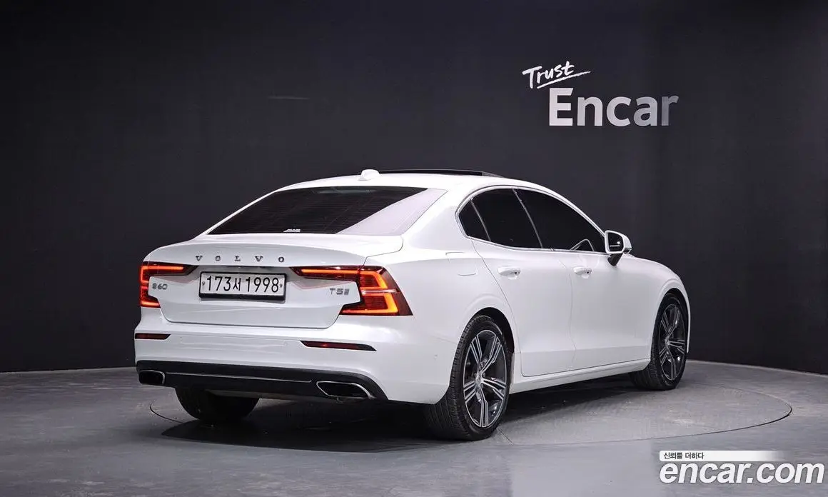 Volvo S60 2020 2.0 автомат (гидро), фото 2 Volvo S60 2020 2.0 автомат (гидро), фото 2