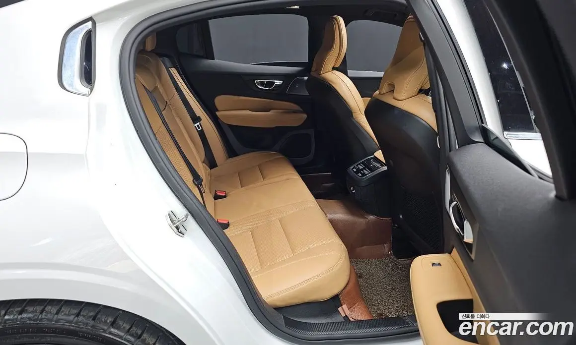 Volvo S60 2020 2.0 автомат (гидро), фото 17 Volvo S60 2020 2.0 автомат (гидро), фото 17