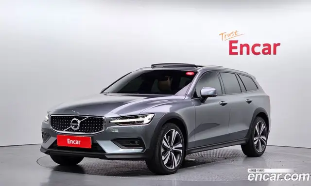Volvo V60, 2020, 121 971 км