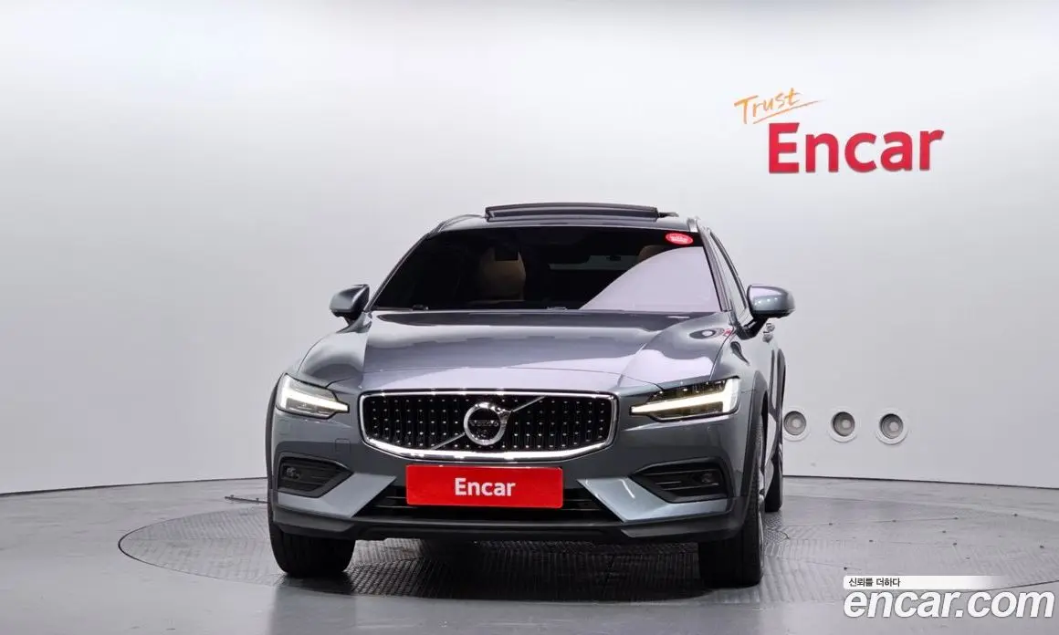 Volvo V60 2020 2.0 автомат (гидро), фото 3 Volvo V60 2020 2.0 автомат (гидро), фото 3