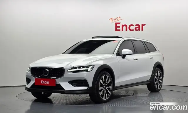 Volvo V60, 2023, 17 986 км