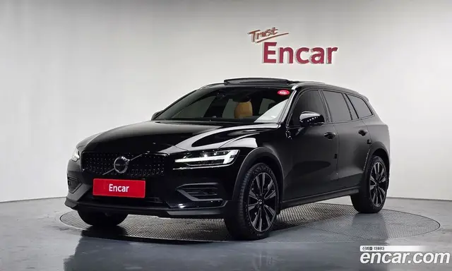 Volvo V60, 2023, 42 757 км