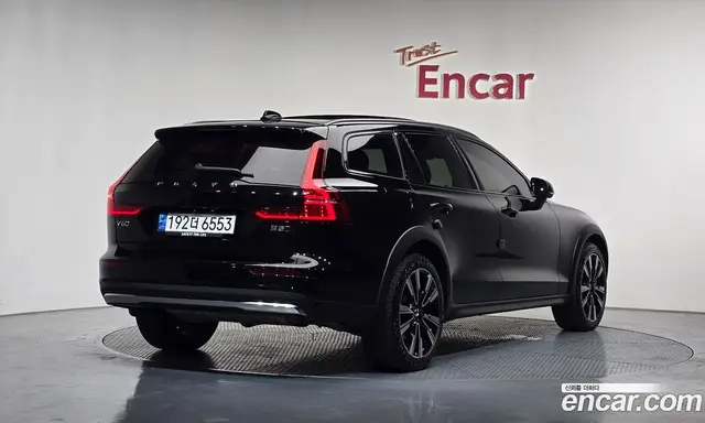 Volvo V60 2023 2.0 автомат (гидро), миниатюра 2