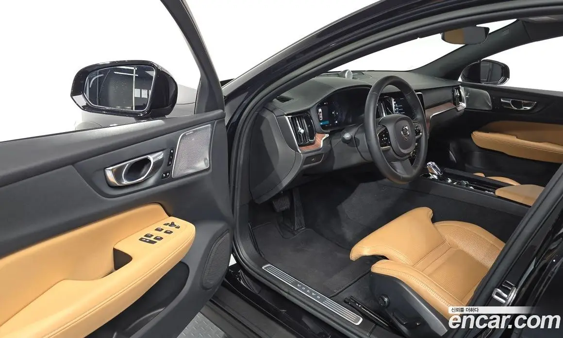 Volvo V60 2023 2.0 автомат (гидро), фото 13
