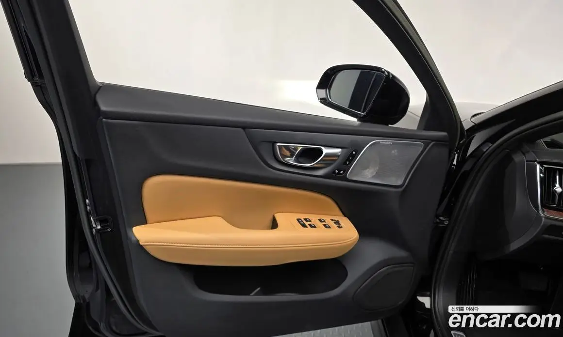 Volvo V60 2023 2.0 автомат (гидро), фото 14