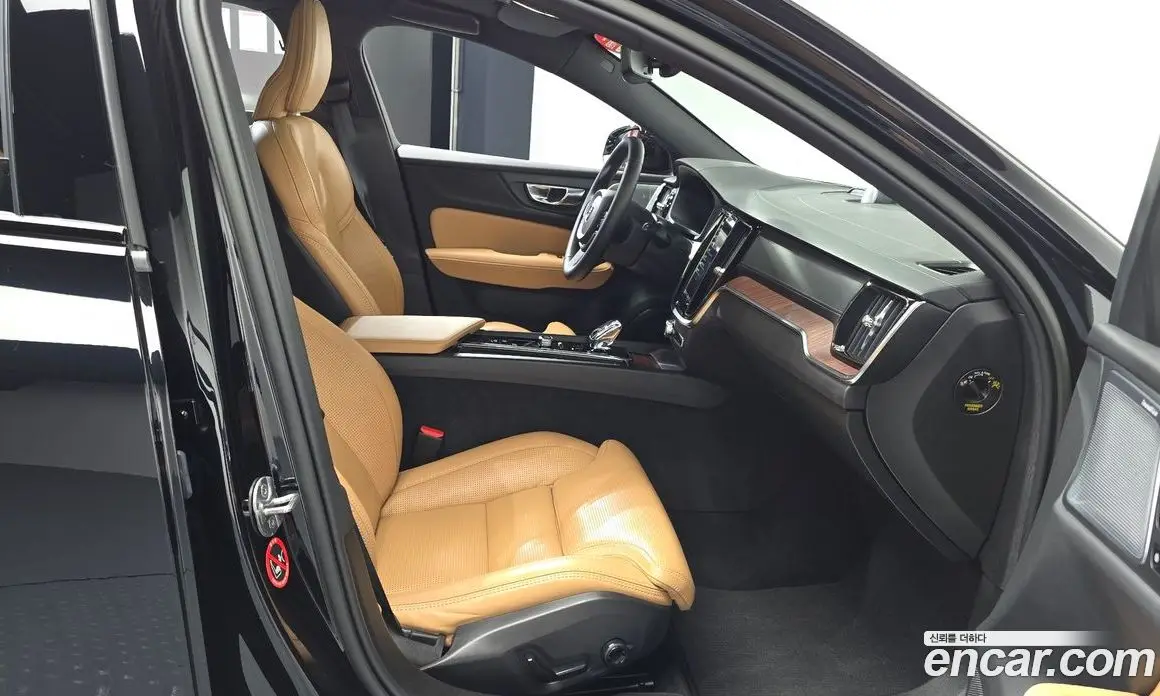 Volvo V60 2023 2.0 автомат (гидро), фото 16