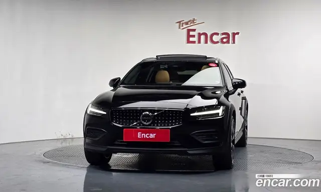 Volvo V60 2023 2.0 автомат (гидро), миниатюра 3