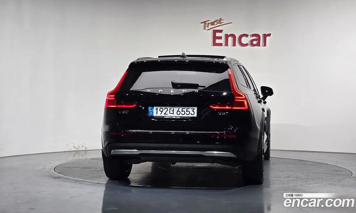 Volvo V60 2023 2.0 автомат (гидро), фото 4