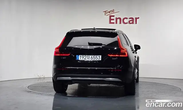 Volvo V60 2023 2.0 автомат (гидро), миниатюра 4