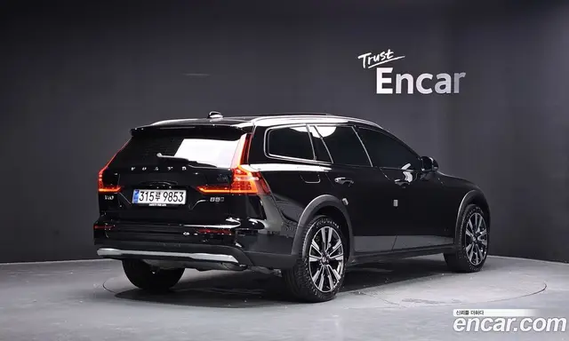 Volvo V60, 2025, 12 471 км