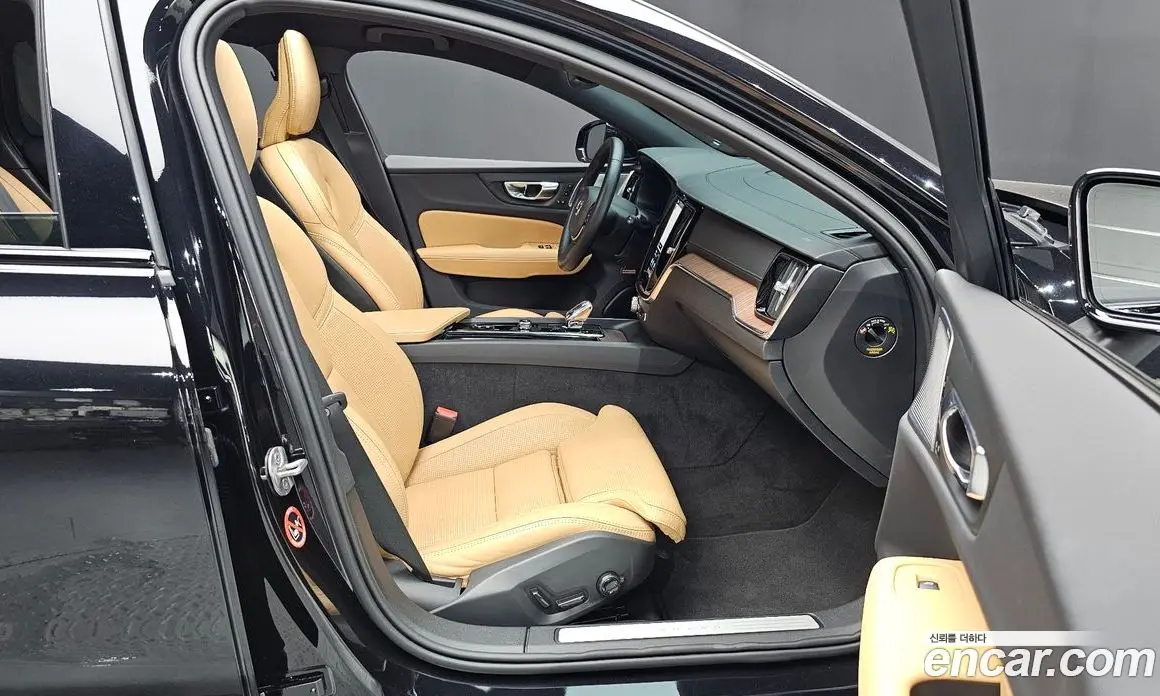 Volvo V60 2025 2.0 автомат (гидро), фото 15
