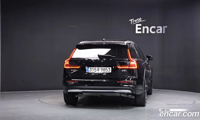 Volvo V60 2025 2.0 автомат (гидро), миниатюра 3