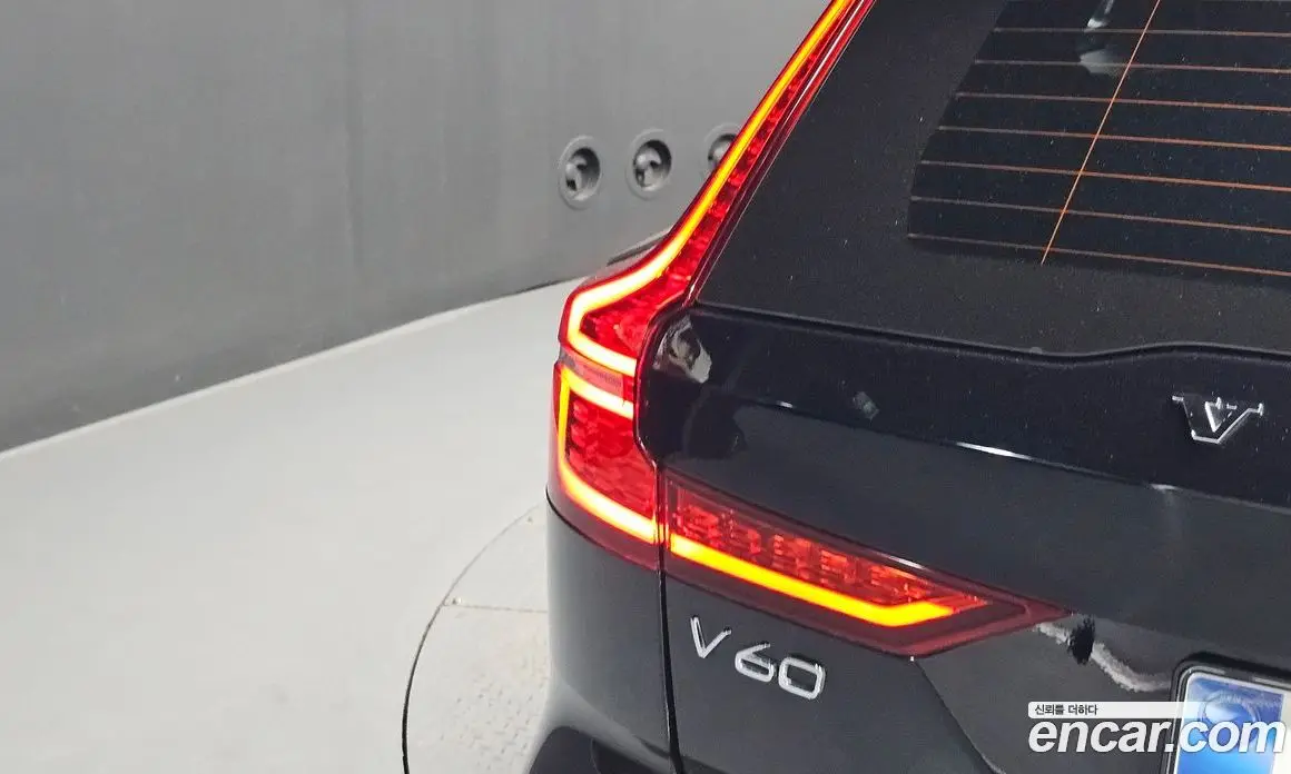 Volvo V60 2025 2.0 автомат (гидро), фото 8