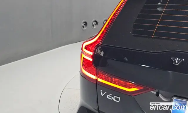 Volvo V60 2025 2.0 автомат (гидро), миниатюра 8