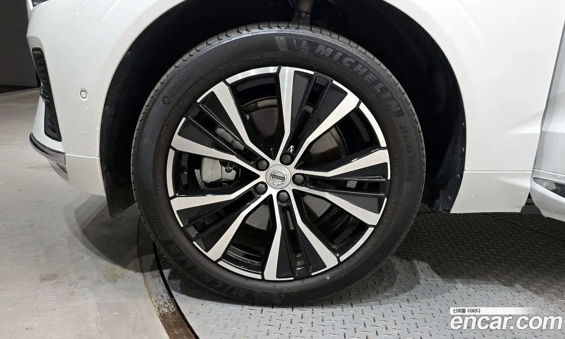 Volvo XC60 2023 2.0 автомат (гидро), фото 5 Volvo XC60 2023 2.0 автомат (гидро), фото 5
