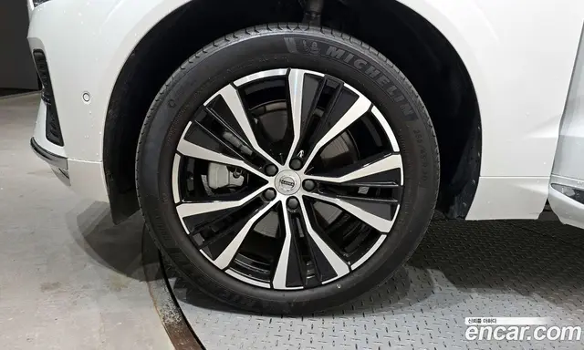 Volvo XC60 2023 2.0 автомат (гидро), миниатюра 5 Volvo XC60 2023 2.0 автомат (гидро), миниатюра 5