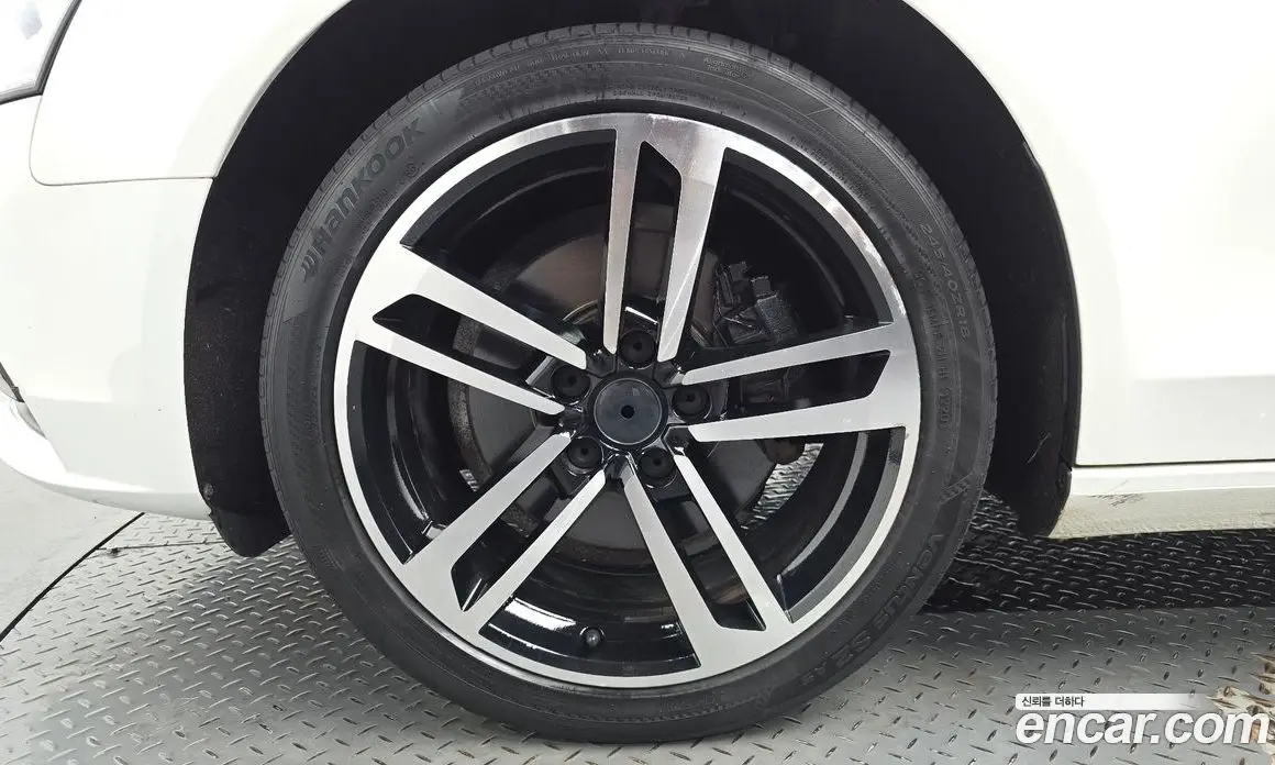 Audi A4 2015 2.0 автомат (гидро), фото 4