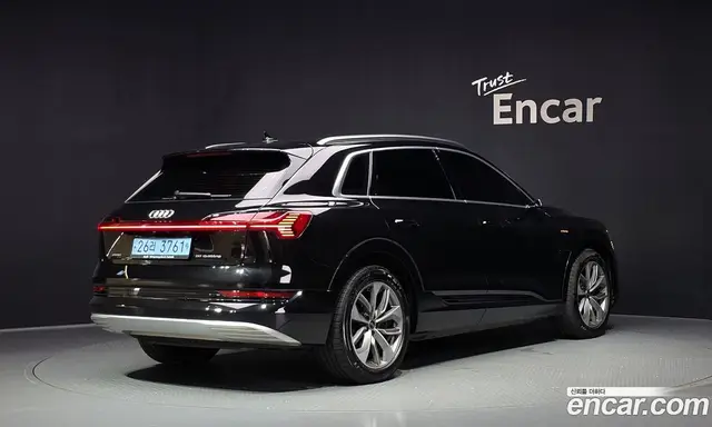 Audi e-tron 2022 0.2 автомат (гидро), миниатюра 2