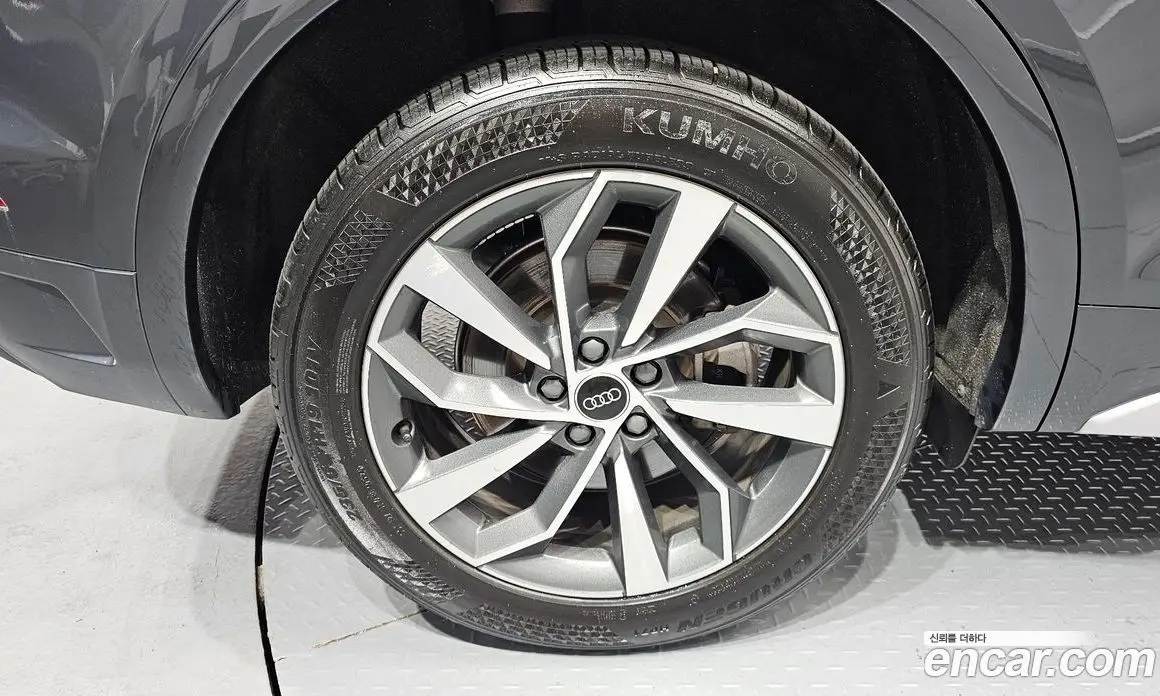 Audi Q5 2023 2.0 автомат (гидро), фото 5