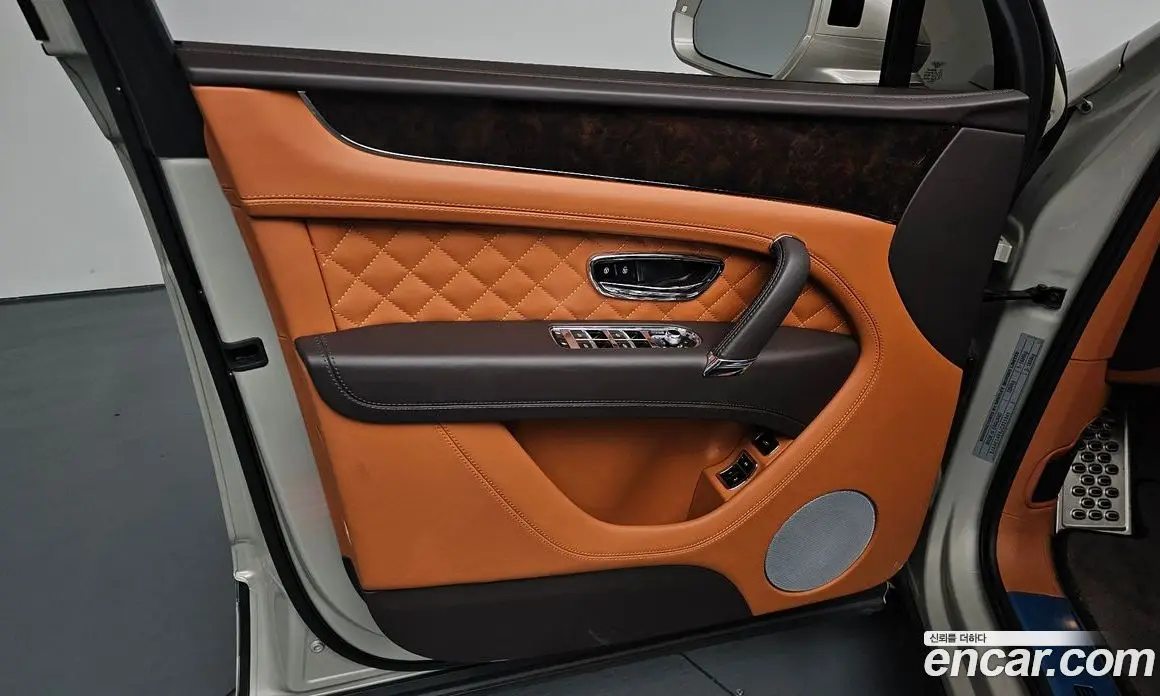 Bentley Bentayga 2018 6.0 автомат (гидро), фото 13