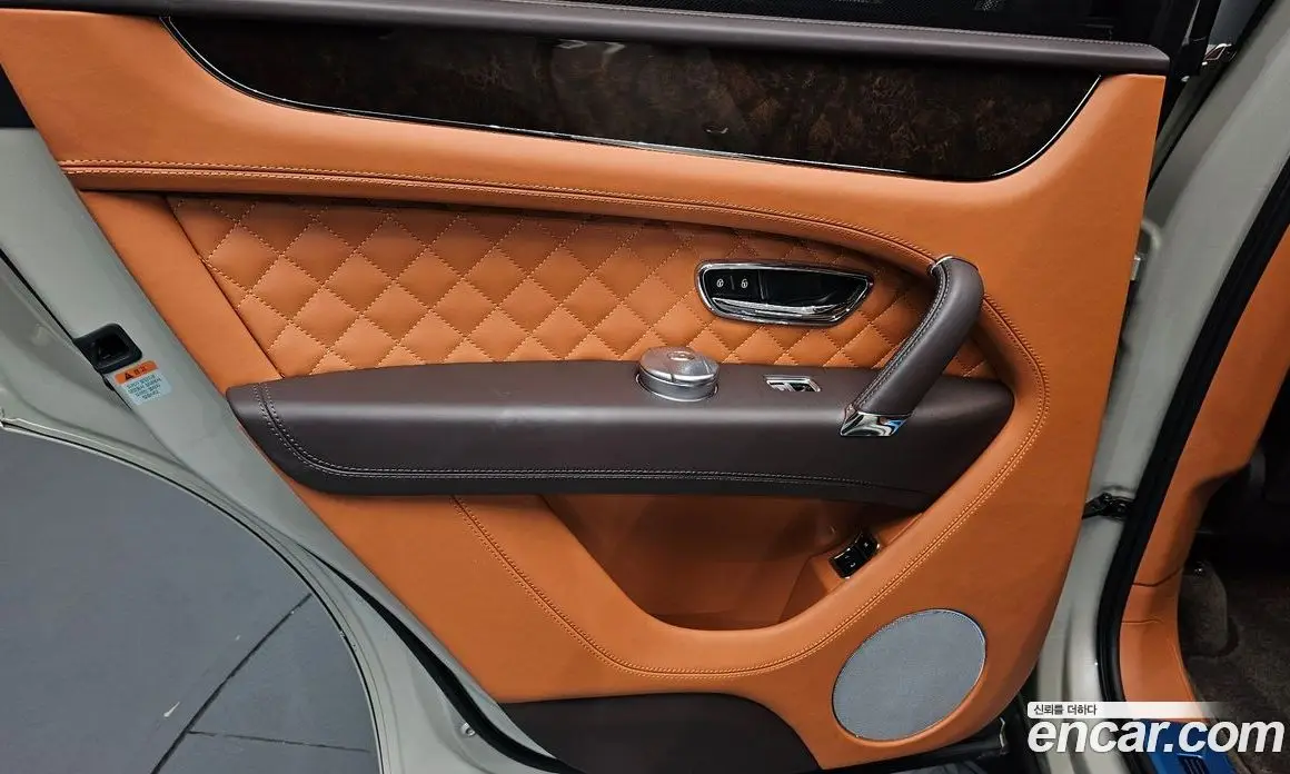 Bentley Bentayga 2018 6.0 автомат (гидро), фото 14