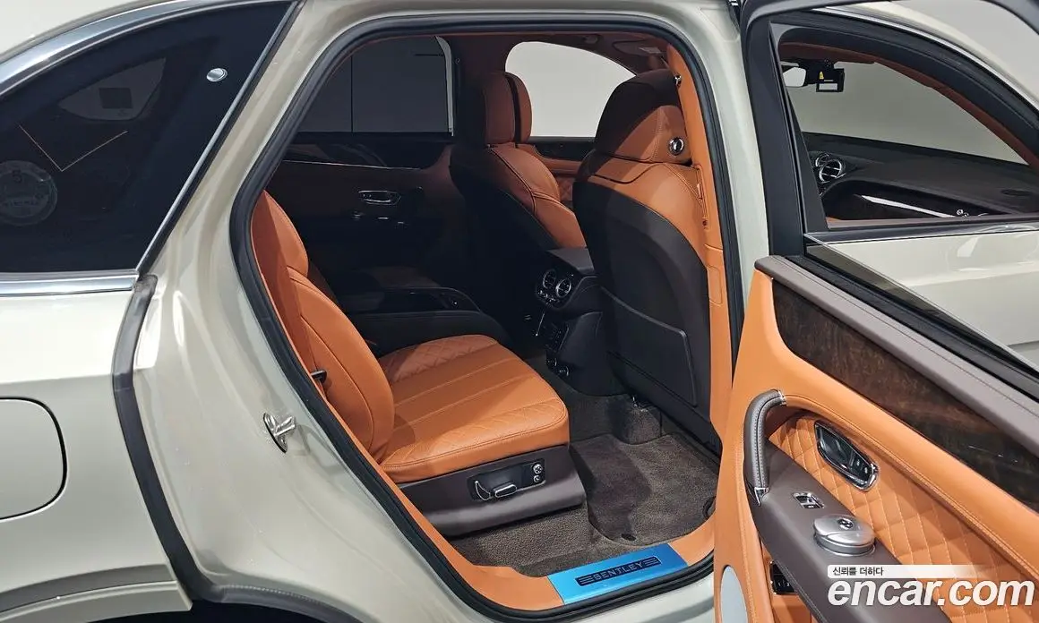 Bentley Bentayga 2018 6.0 автомат (гидро), фото 17