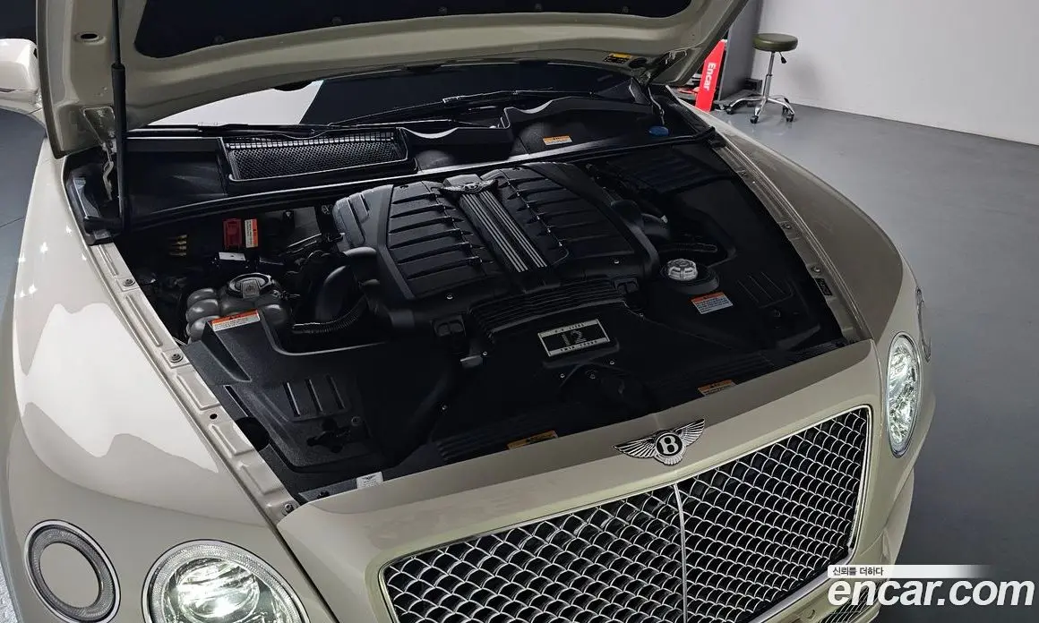 Bentley Bentayga 2018 6.0 автомат (гидро), фото 5